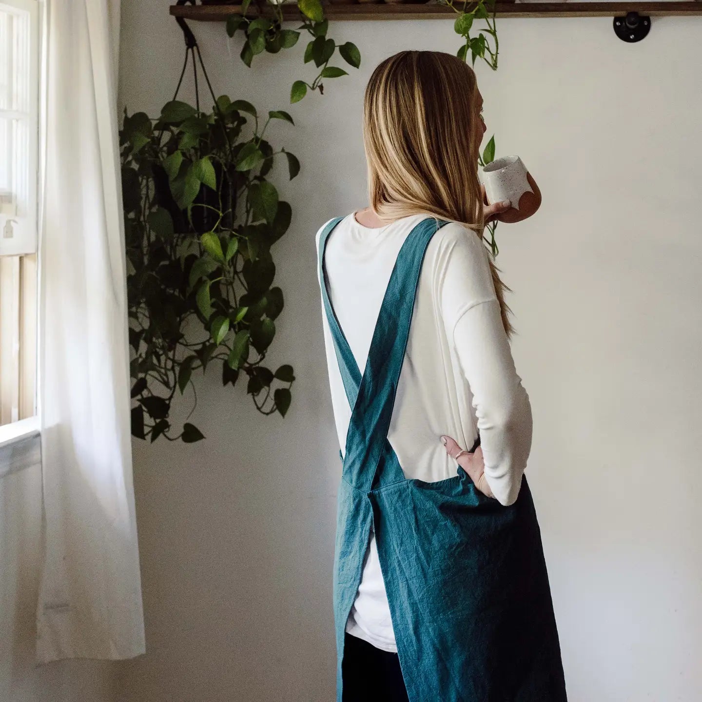 Cross Back Linen Apron